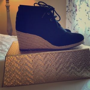 Toms Wedge booties